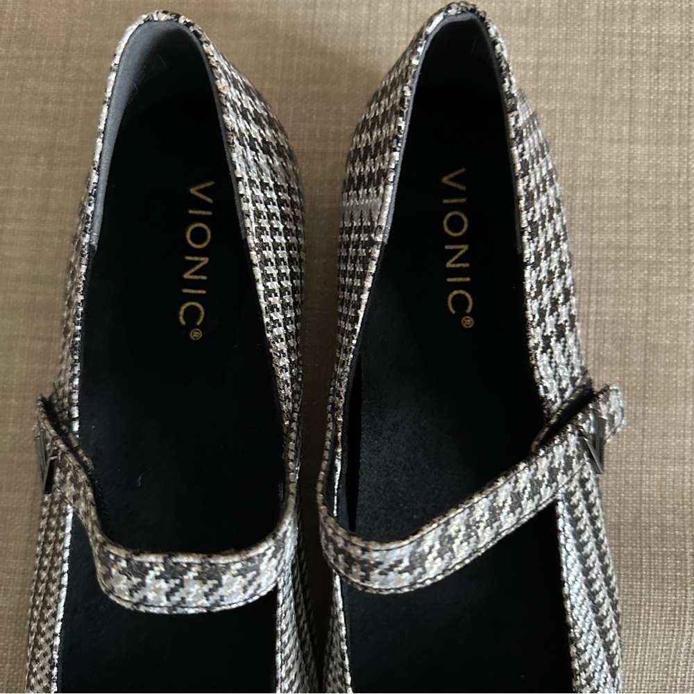 Vionic Black and White Houndstooth Mary Jane Flats - Picture 6 of 12